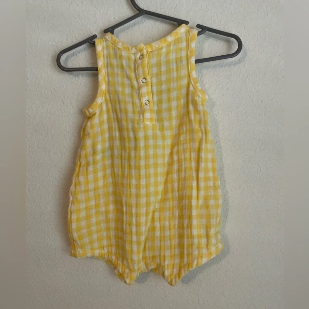 Old Navy Yellow Cotton Sleeveless Gingham Bee Happy Baby Romper size 3/6M